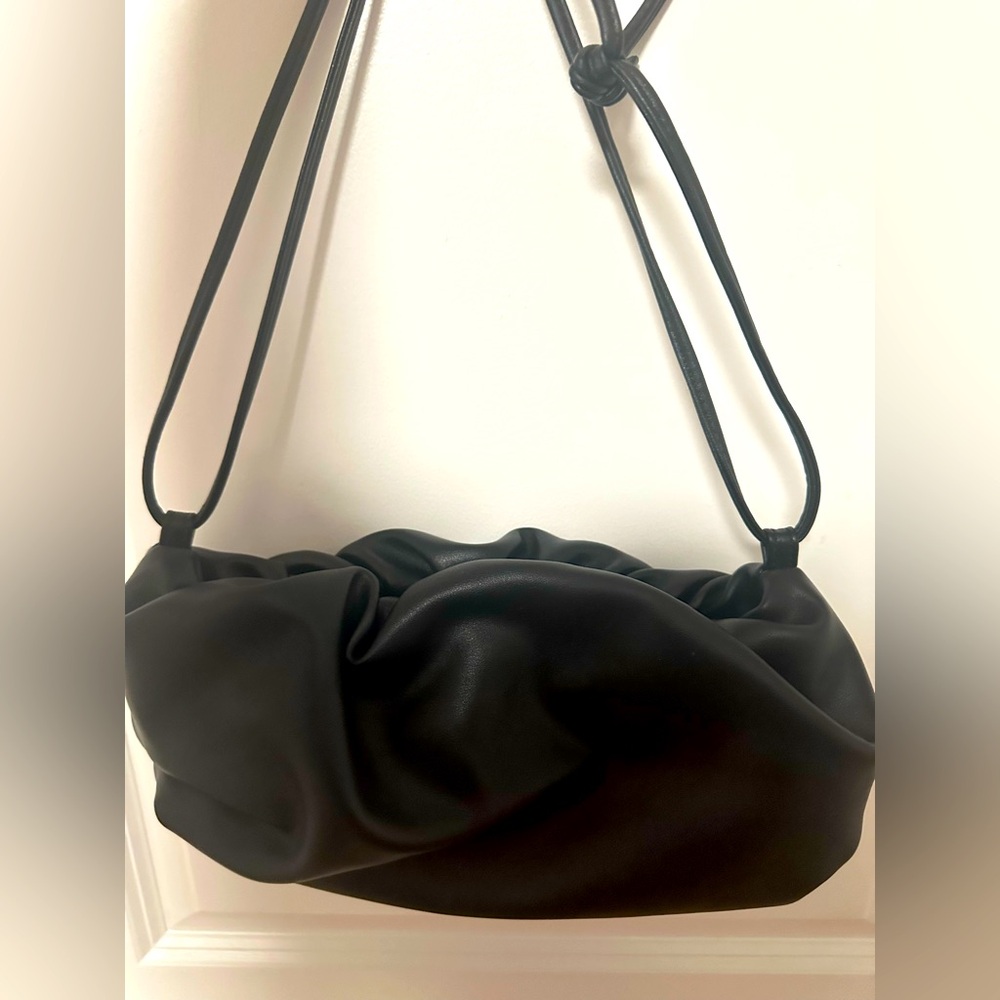 Sleek Black Leather Shoulder Bag with Structured Design